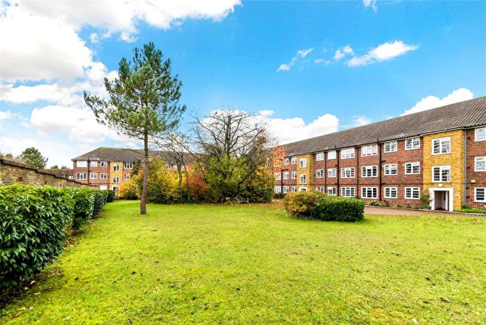 2 Bedroom Apartment To Rent In Lancaster Court, Banstead, SM7