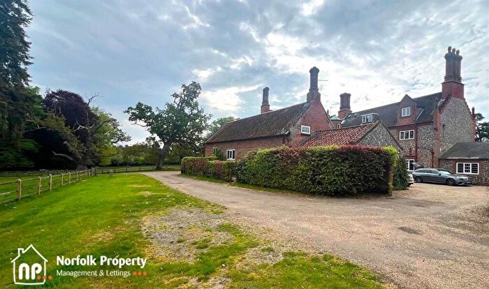 2 Bedroom Cottage To Rent In Heggatt, NR12