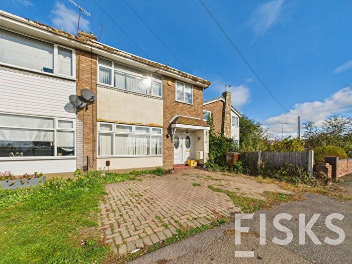 3 Bedroom Semi-Detached House For Sale In Furtherwick Road, Canvey Island, SS8