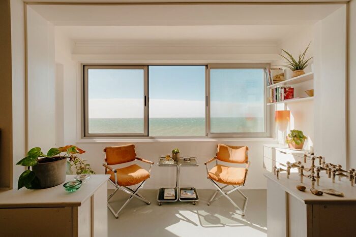 3 Bedroom Flat For Sale In Marine Court, St. Leonards-On-Sea, TN38