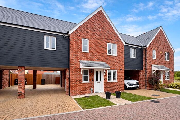 3 Bedroom Link Detached House For Sale In Bramble Place, Chelmsford, CM1