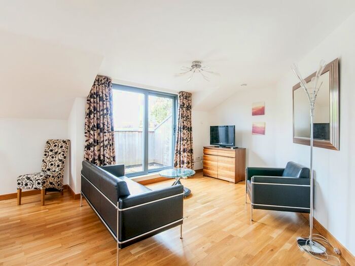 1 Bedroom Flat To Rent In Hernes Cresent, Oxford, OX2