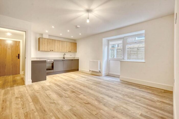 2 Bedroom Apartment To Rent In - Westcliff Avenue, Westcliff-on-Sea, SS0