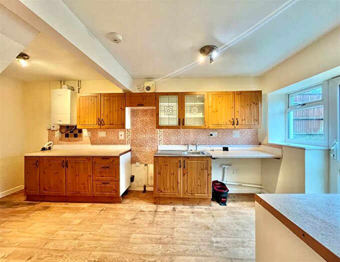 3 Bedroom End Of Terrace House For Sale In Badminton Road, Matson, Gloucester, GL4