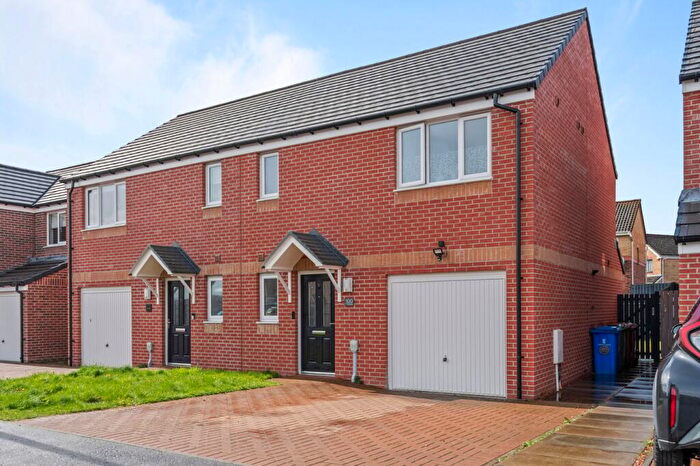 3 Bedroom Semi Detached House For Sale In Forth Wynd, Falkirk, FK2