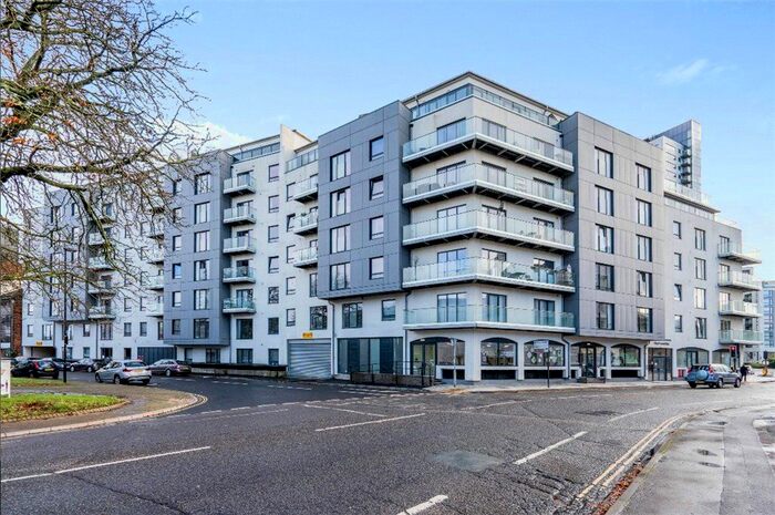 2 Bedroom Flat For Sale In Royal Crescent Road, Southampton, Hampshire, SO14