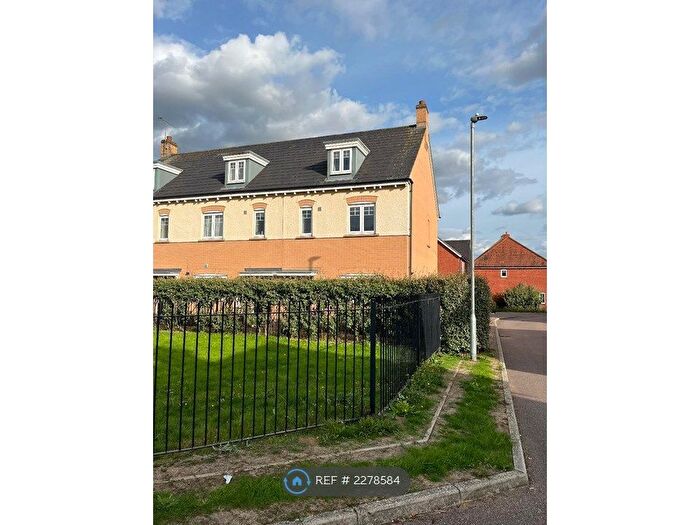 3 Bedroom End Of Terrace House To Rent In Watson Close, Northampton, NN5