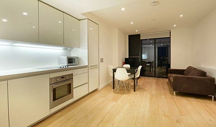 1 Bedroom Flat To Rent In Walworth Road, Elephant And Castle, London, SE1
