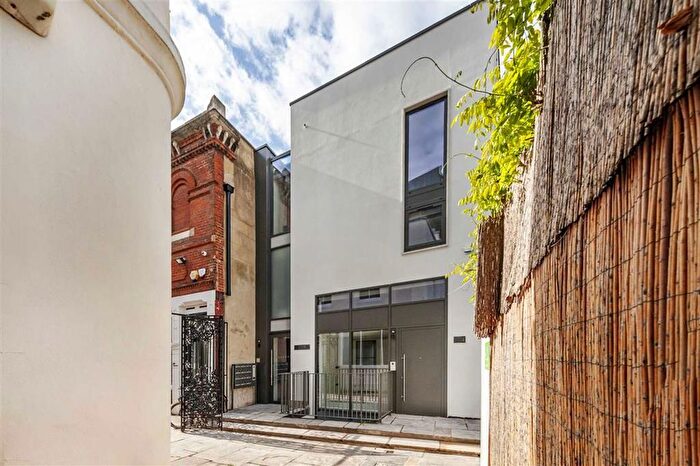 3 Bedroom Property To Rent In Borough High Street, London, SE1