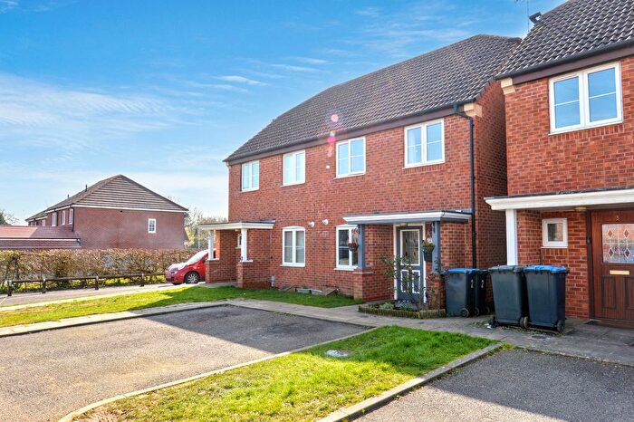 3 Bedroom Semi Detached House For Sale In Callier Close, Cawston, Rugby, CV22