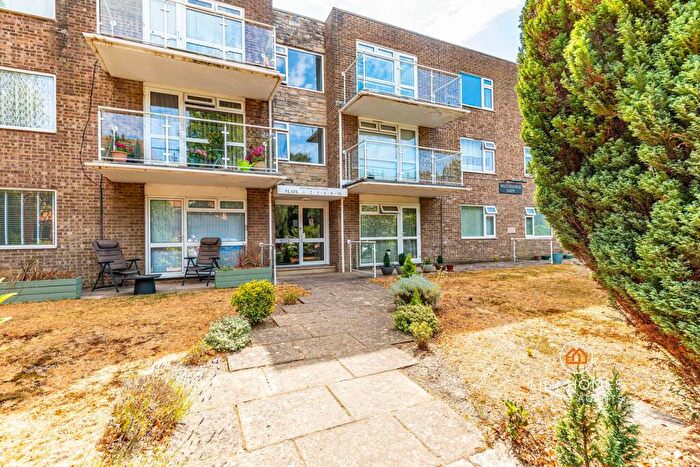 3 Bedroom Apartment For Sale In Grosvenor Road, Bournemouth, BH4
