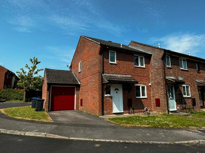 3 Bedroom Semi-Detached House To Rent In Ravenscroft, Salisbury, SP2