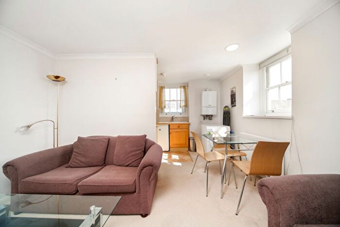 2 Bedroom Flat To Rent In Gloucester Street, London, SW1V