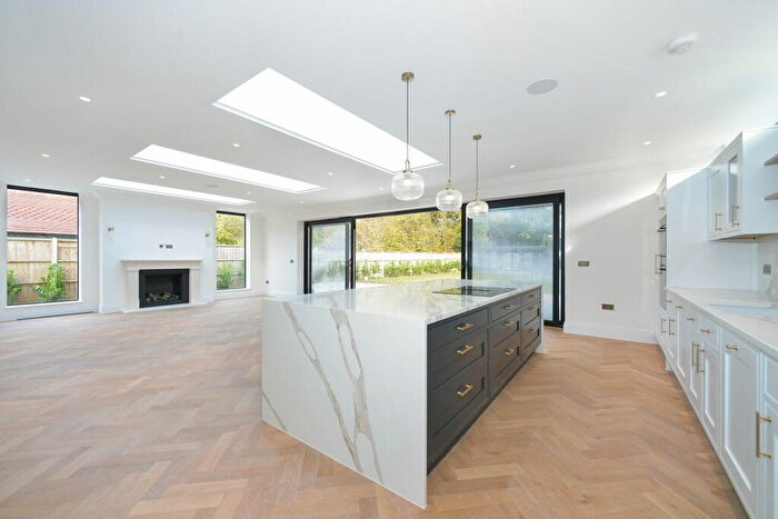 5 Bedroom Detached House For Sale In New Park Road, Cranleigh, GU6