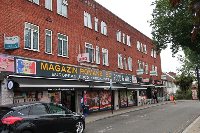 3 Bedroom Flat To Rent In Greenford Road, Greenford, UB6