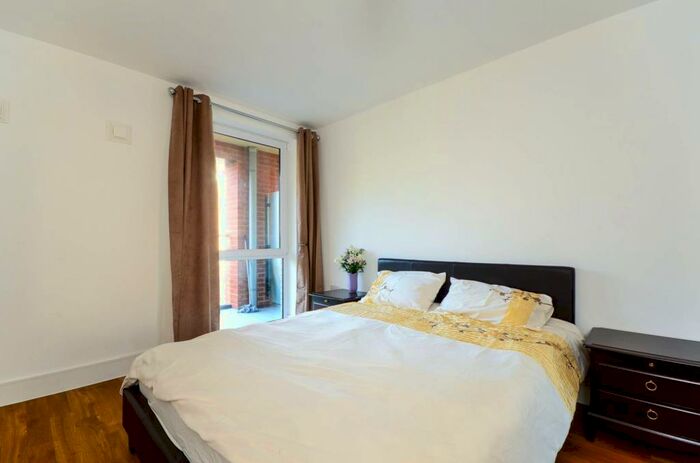 1 Bedroom Flat To Rent In Marlow Court, Deptford, London, SE8