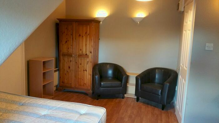 Studio To Rent In Bedford Hill, London, SW12