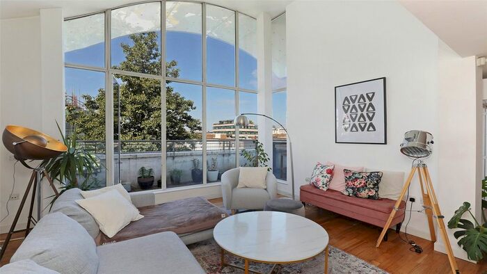 2 Bedroom Flat To Rent In Inverness Terrace, Bayswater, W2