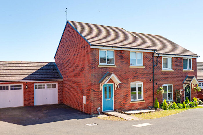 4 Bedroom Semi Detached House For Sale In Finedon Road, Burton Latimer, NN15