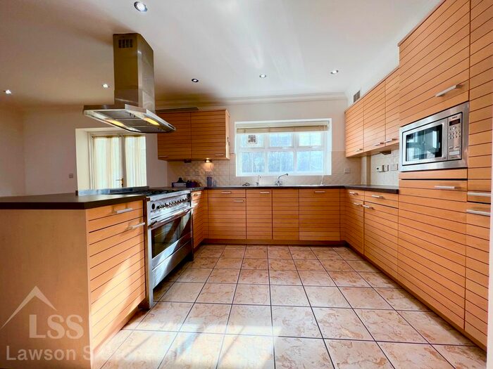 4 Bedroom Semi-Detached House To Rent In Deveraux Close, Beckenham, BR3