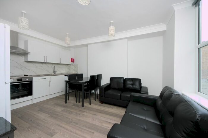 3 Bedroom Flat To Rent In Uxbridge Road, London W12