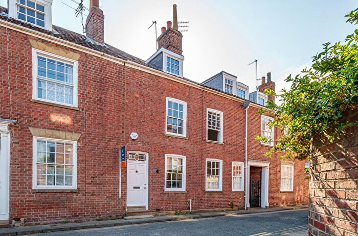 3 Bedroom Town House To Rent In Aldwark, York, YO1