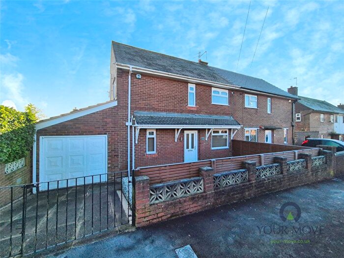 3 Bedroom Semi Detached House For Sale In Hoskins Road, Tunstall, Stoke-On-Trent, Staffordshire, ST6