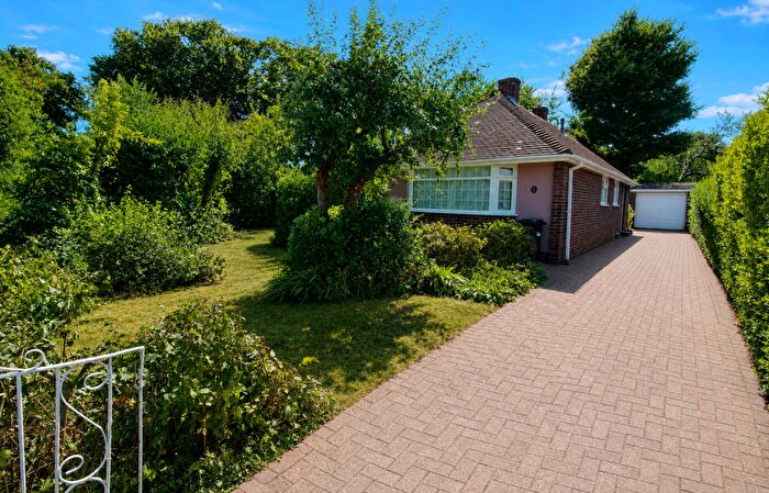 3 Bedroom Bungalow For Sale In Chalewood Road, Langley, Hampshire, SO45