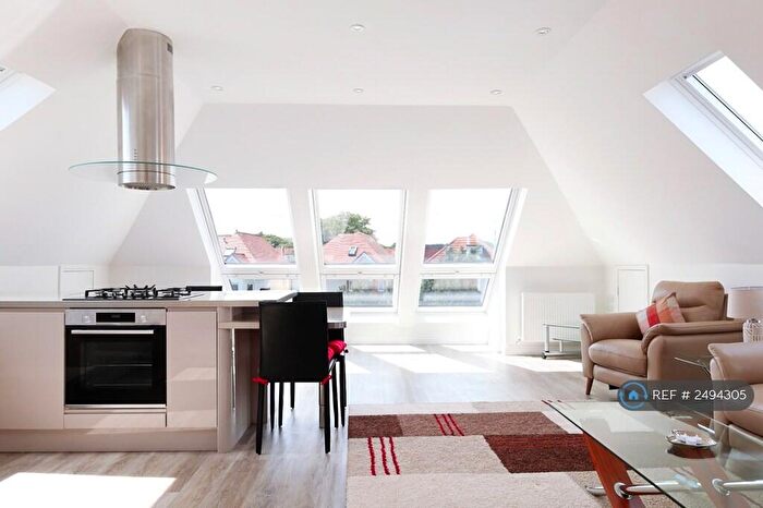 2 Bedroom Flat To Rent In Grand Avenue, Bournemouth, BH6