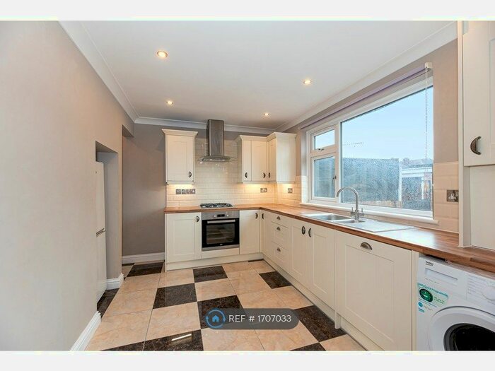 2 Bedroom Flat To Rent In Hutton Road, Shenfield, Brentwood, CM15