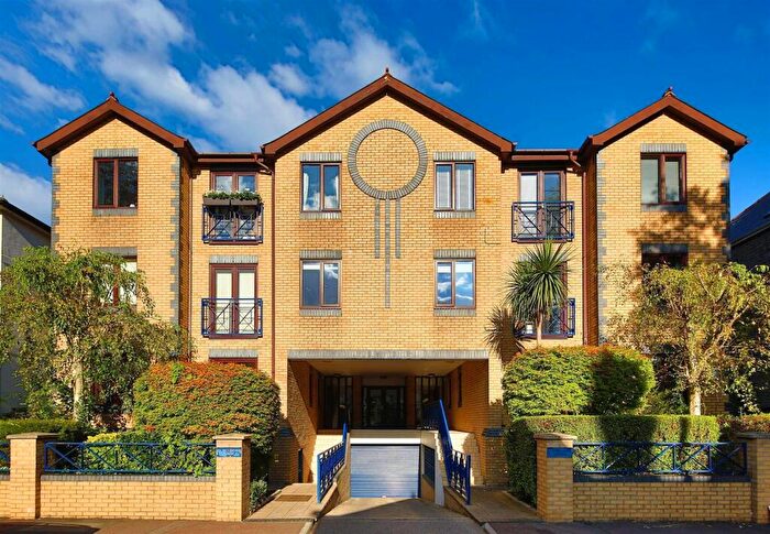 2 Bedroom Apartment For Sale In Conway Road, Pontcanna, Cardiff, CF11
