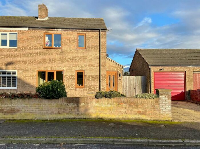 3 Bedroom Semi-Detached House For Sale In The Shrubberies, Cliffe, Selby, YO8