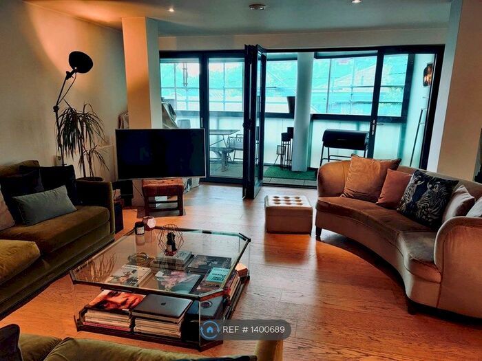 2 Bedroom Flat To Rent In Triangle Road, London Fields, Hackney, E8