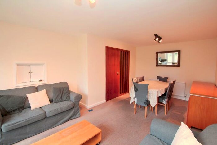 2 Bedroom Flat To Rent In Crown Walk, Wembley Park, HA9