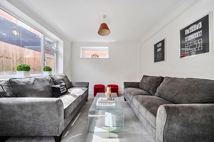 1 Bedroom Flat For Sale In Northbrook Street, Newbury, Berkshire, RG14