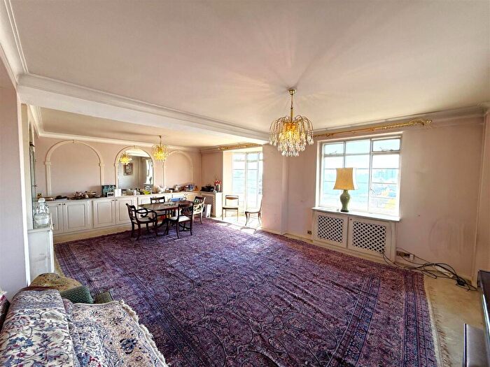 2 Bedroom Flat For Sale In Finchley Road, London, NW3