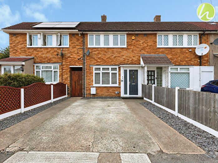 3 Bedroom Terraced House For Sale In Tamar Drive, Aveley, RM15