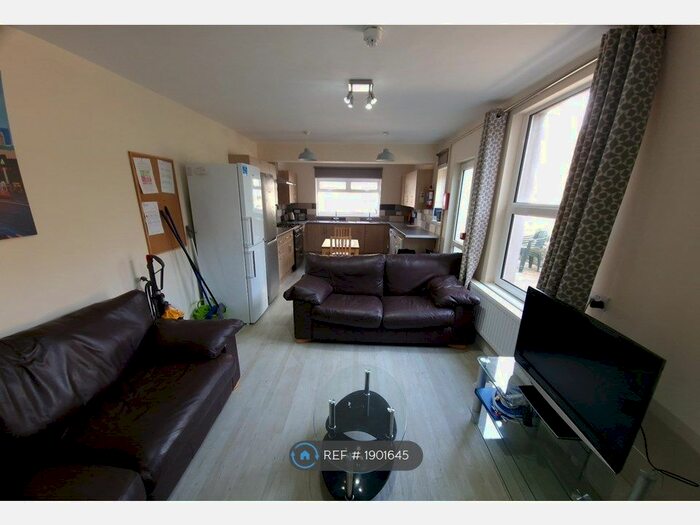 7 Bedroom Terraced House To Rent In Gwydr Crescent, Swansea, SA2