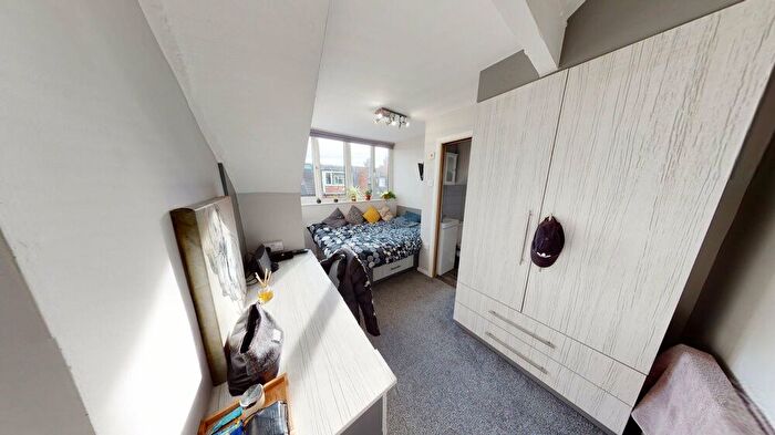 4 Bedroom Semi Detached House To Rent In Ash View, Leeds, LS6