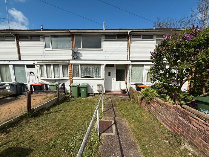 3 Bedroom Terraced House For Sale In Periwinkle Lane, Dunstable, LU6
