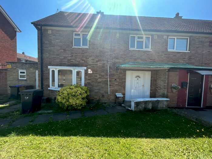 3 Bedroom Semi-Detached House To Rent In South Oval, Northampton, NN5