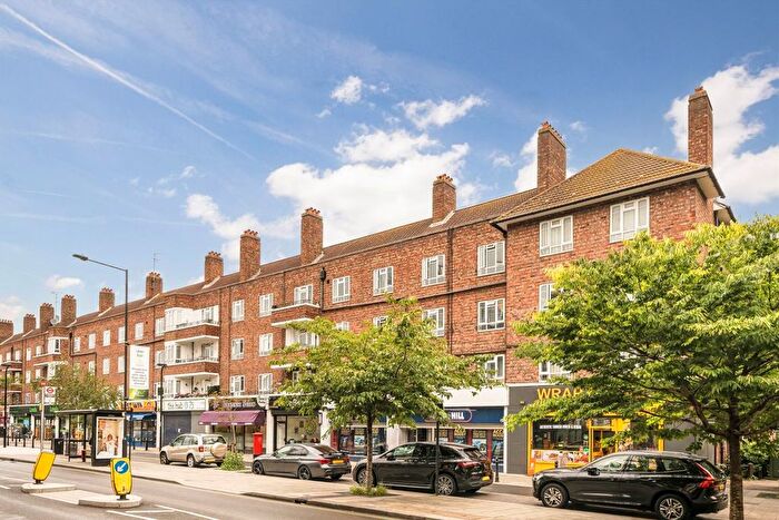 3 Bedroom Flat For Sale In White City Estate, Shepherds Bush, W12