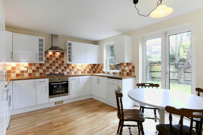 3 Bedroom Town House To Rent In Tabor Grove, London, SW19
