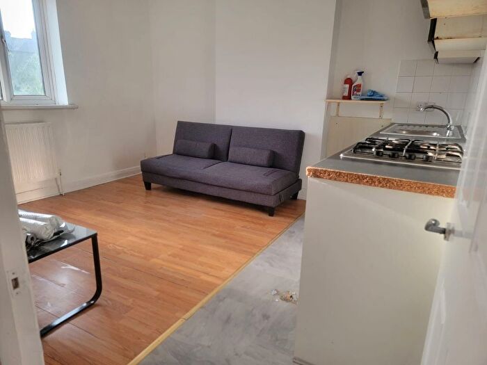 3 Bedroom Flat To Rent In Abinger House, London Road, Mitcham, CR4