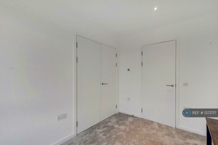 2 Bedroom Flat To Rent In Calum Court, Purley, CR8