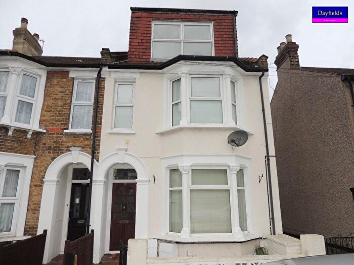2 Bedroom Flat To Rent In Holmwood Road, Enfield, Greater London, EN3