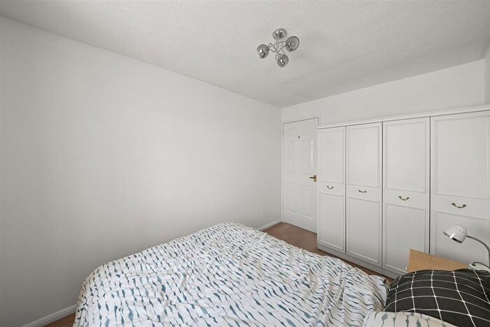 3 Bedroom Terraced House For Sale In Regents Close, Hayes, UB4