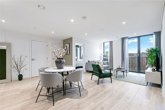 2 Bedroom Flat To Rent In Gaythorn Street, Salford, M5