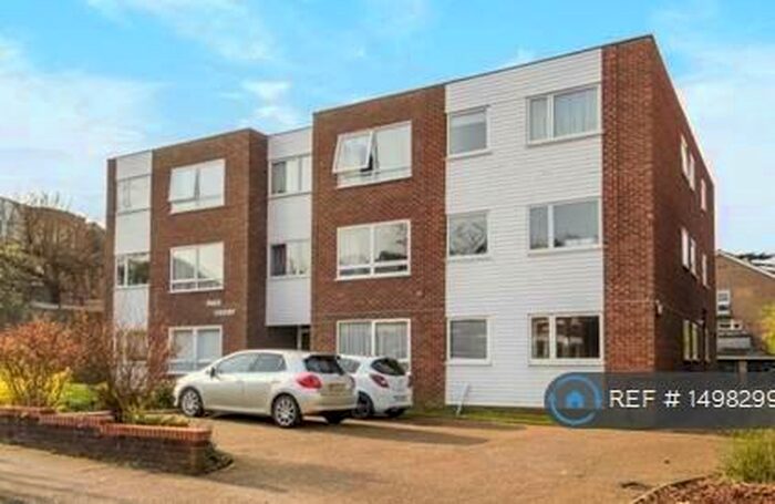 Studio To Rent In Windsor Road, London, N3