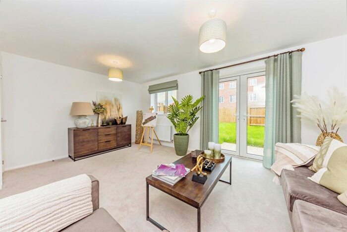 3 Bedroom Semi-Detached House For Sale In Regency Crescent, Stamford, PE9